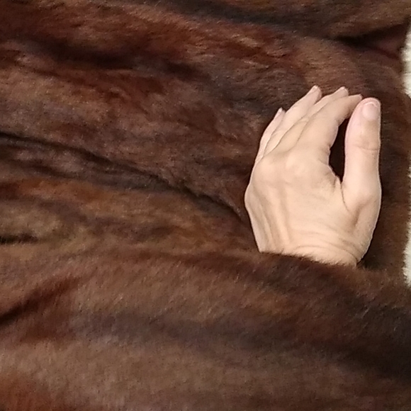 Mink Cape - Picture 2 of 3